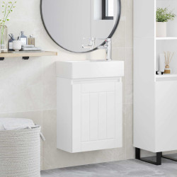 Conjunto de móveis de banheiro com torneira branco