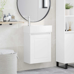 Conjunto de móveis de banheiro com torneira branco
