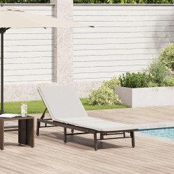 Espreguiçadeira com almofada em rattan sintético marrom