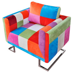 Poltrona cubo com pés cromados, tecido com design de retalhos