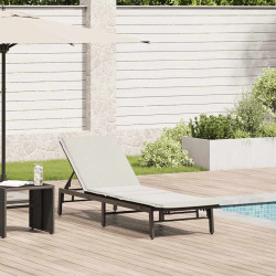 Espreguiçadeira com almofada em rattan sintético preto